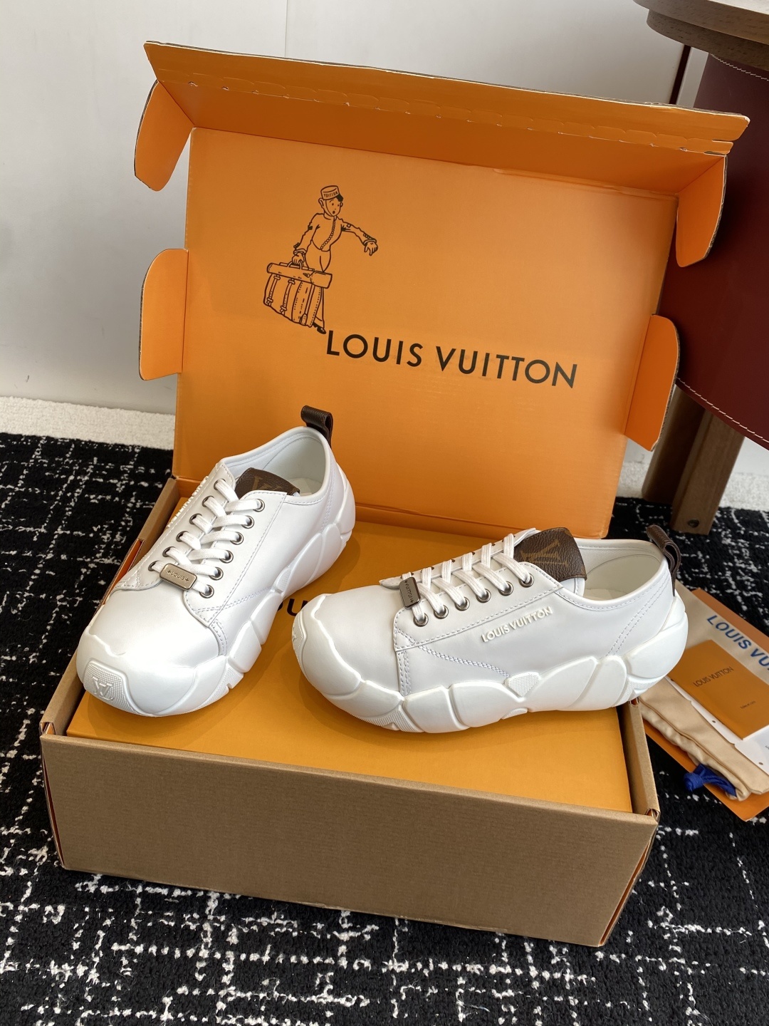 代购级(⚠️官网同步✈️盒包装)Louis Vuitton 25款LV 路易威登秋冬新厚底小白鞋 休闲鞋