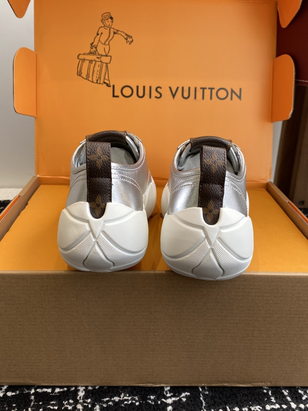 代购级(⚠️官网同步✈️盒包装)Louis Vuitton 25款LV 路易威登秋冬新厚底小白鞋 休闲鞋