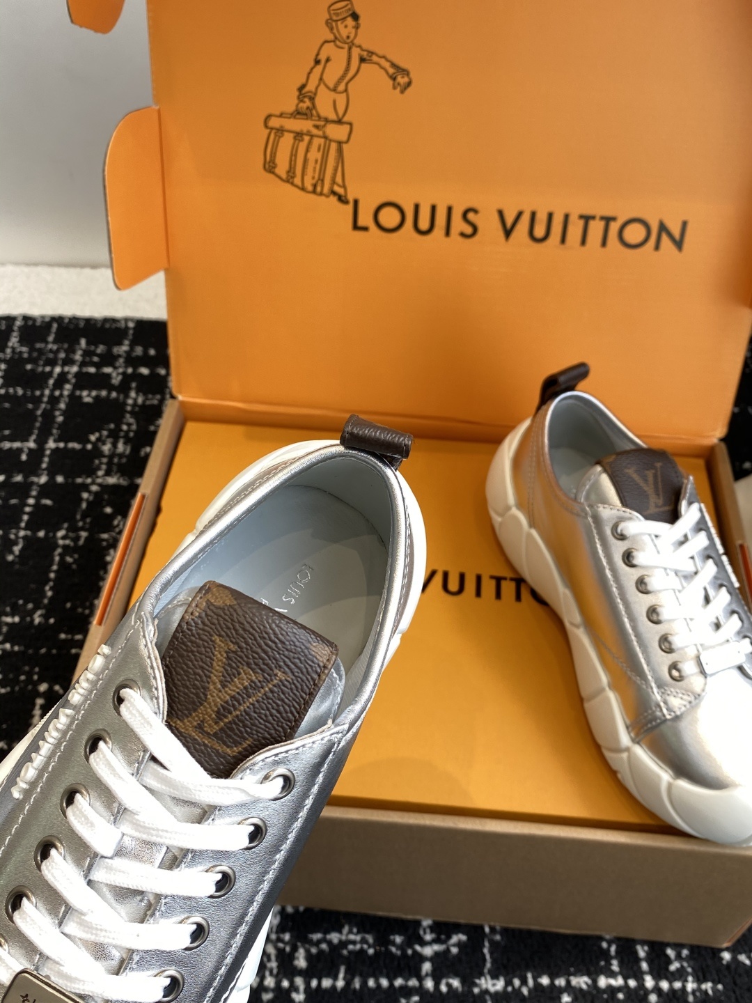 代购级(⚠️官网同步✈️盒包装)Louis Vuitton 25款LV 路易威登秋冬新厚底小白鞋 休闲鞋