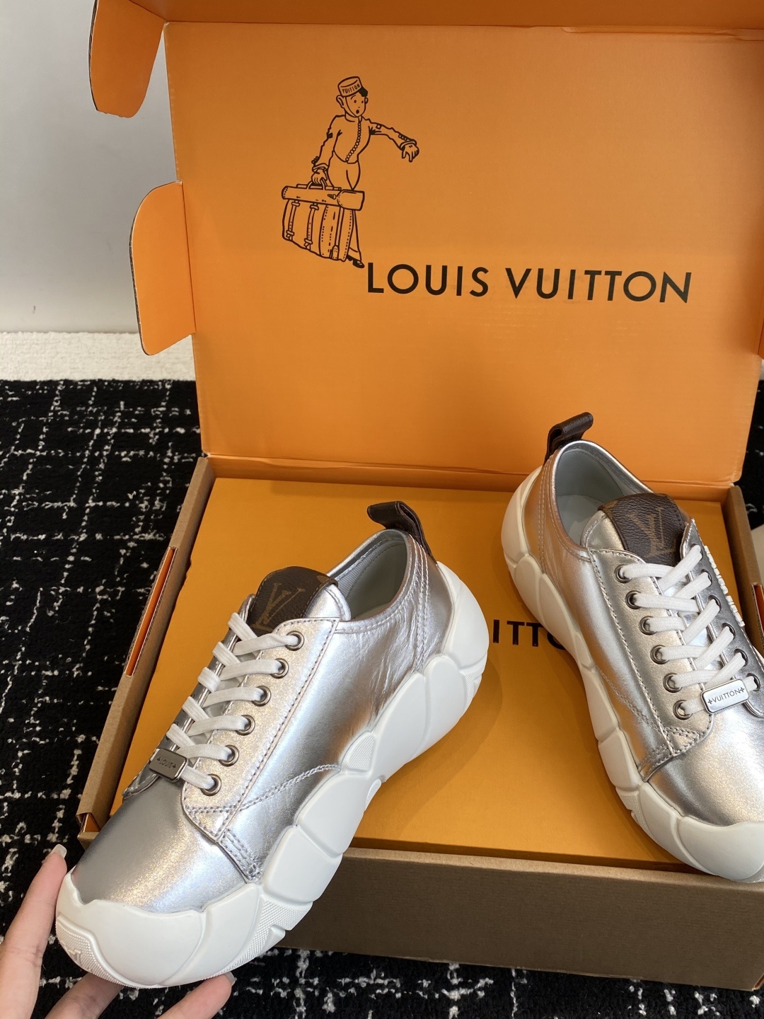 代购级(⚠️官网同步✈️盒包装)Louis Vuitton 25款LV 路易威登秋冬新厚底小白鞋 休闲鞋