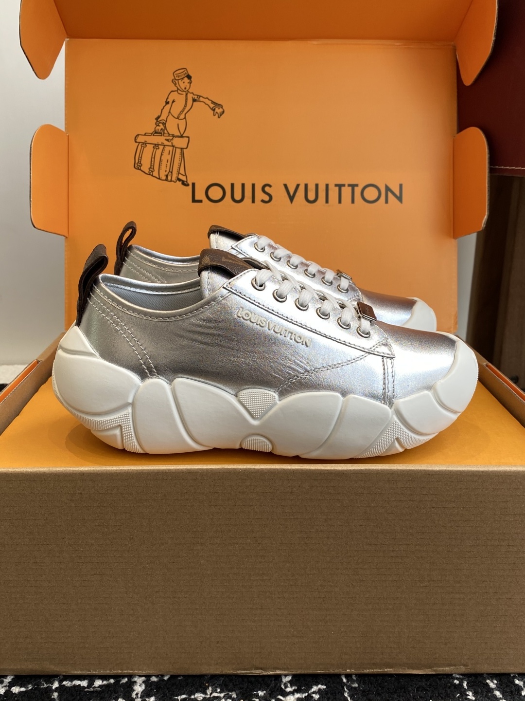 代购级(⚠️官网同步✈️盒包装)Louis Vuitton 25款LV 路易威登秋冬新厚底小白鞋 休闲鞋