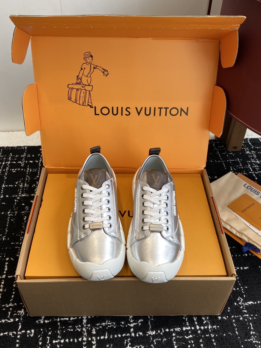 代购级(⚠️官网同步✈️盒包装)Louis Vuitton 25款LV 路易威登秋冬新厚底小白鞋 休闲鞋