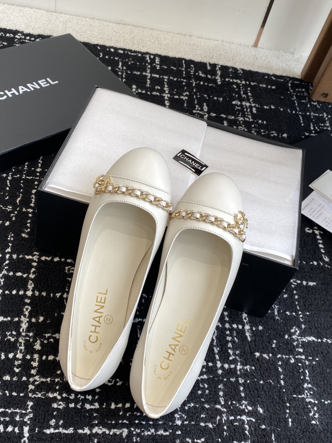 代购级Chanel 25ss 春夏系列 链条 芭蕾舞鞋设计手工车线非常耗时耗力独特大底双拼做法让你不经意