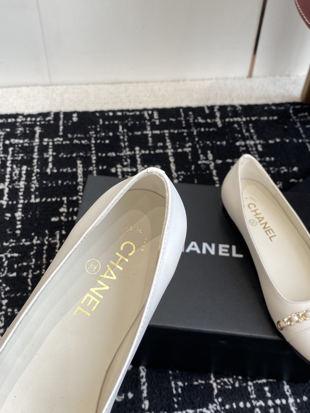 代购级Chanel 25ss 春夏系列 链条 芭蕾舞鞋设计手工车线非常耗时耗力独特大底双拼做法让你不经意