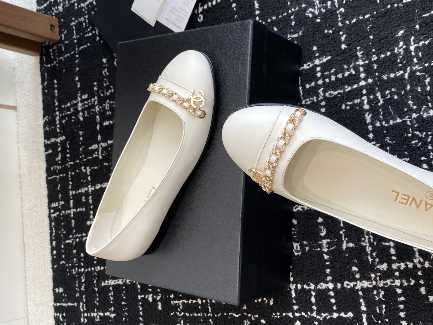 代购级Chanel 25ss 春夏系列 链条 芭蕾舞鞋设计手工车线非常耗时耗力独特大底双拼做法让你不经意