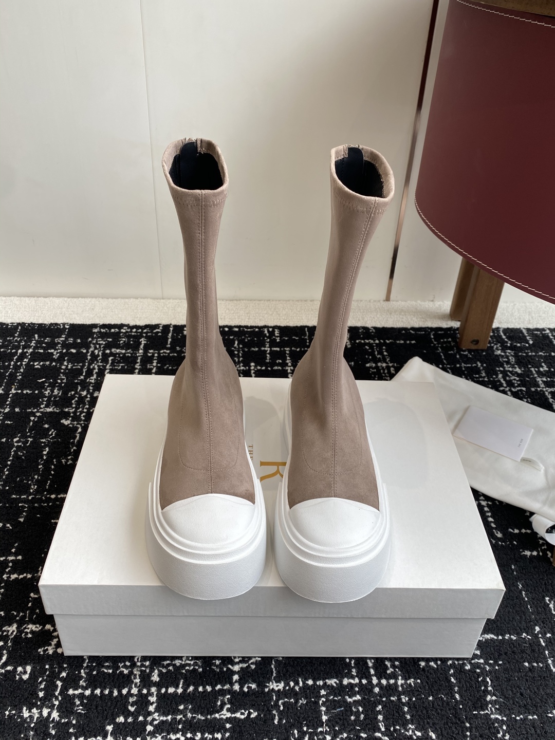 代购级The row 25WF厚底经典圆头弹力靴长靴时尚圈里的“老钱风”代表非The Row莫属它家这双