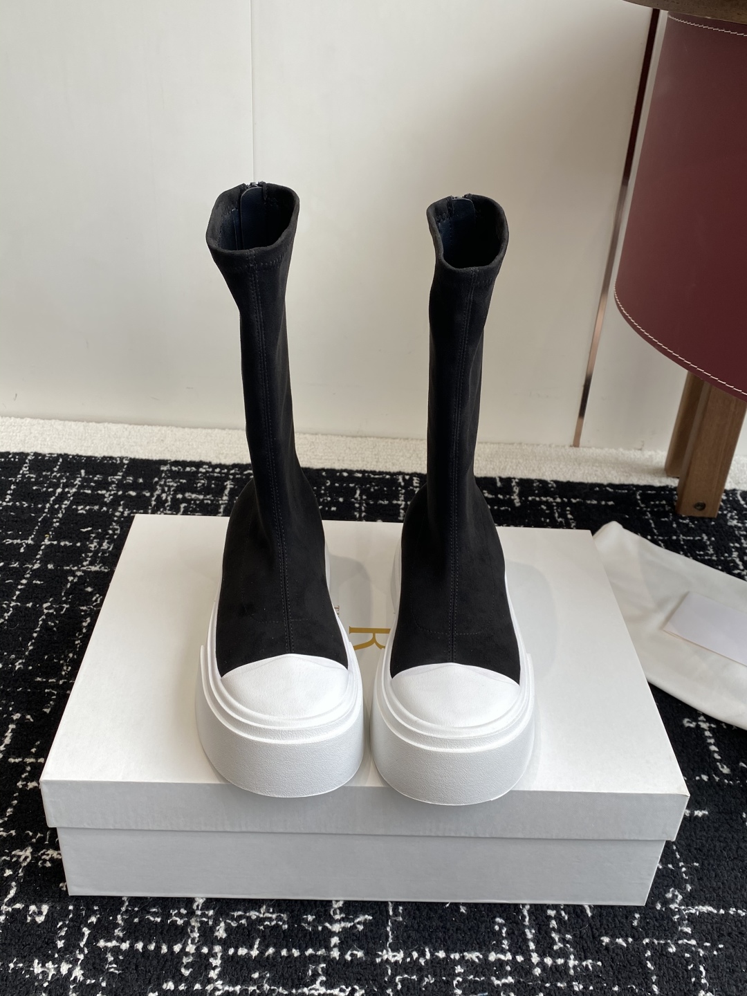 代购级The row 25WF厚底经典圆头弹力靴长靴时尚圈里的“老钱风”代表非The Row莫属它家这双