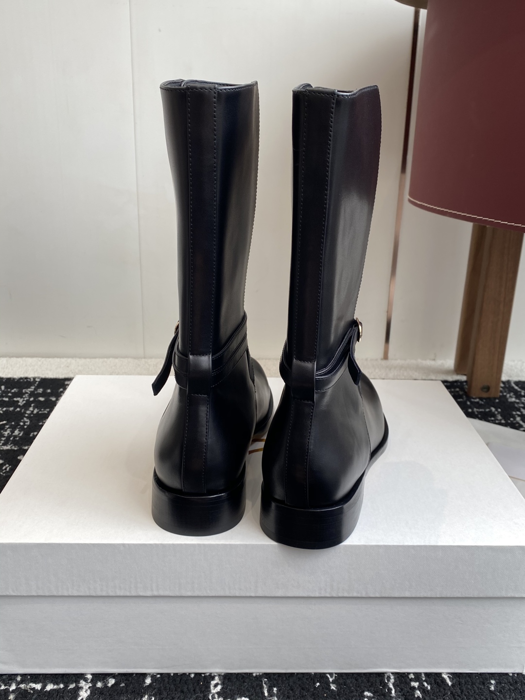 东莞代购级TheRow 25ss 官网最新瘦瘦短靴 THE ROW靴 是我今年买的最好的一双靴子，穿上立