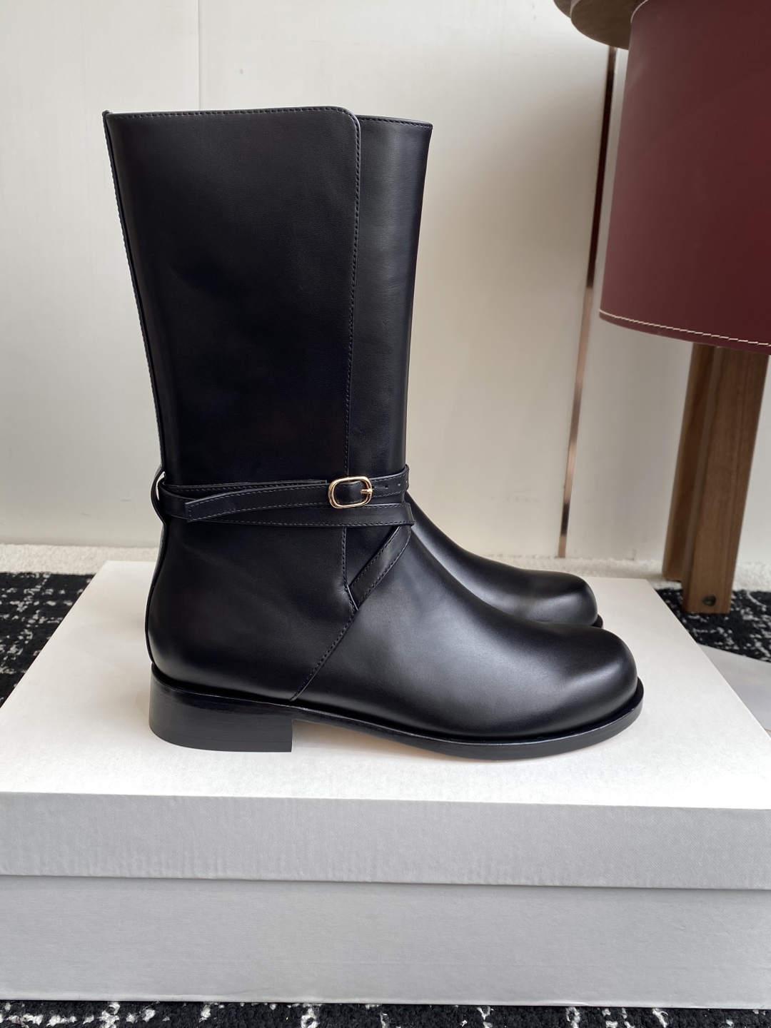 东莞代购级TheRow 25ss 官网最新瘦瘦短靴 THE ROW靴 是我今年买的最好的一双靴子，穿上立