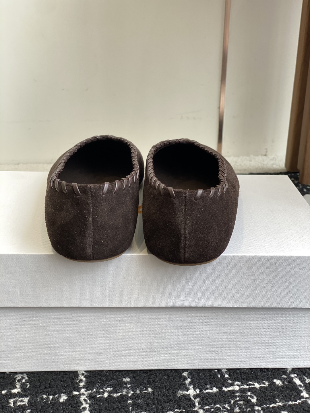 代购级therow 2025 秋冬新品极简圆头 芭蕾舞 单鞋The Row新一季的设计延续极简主义新款 