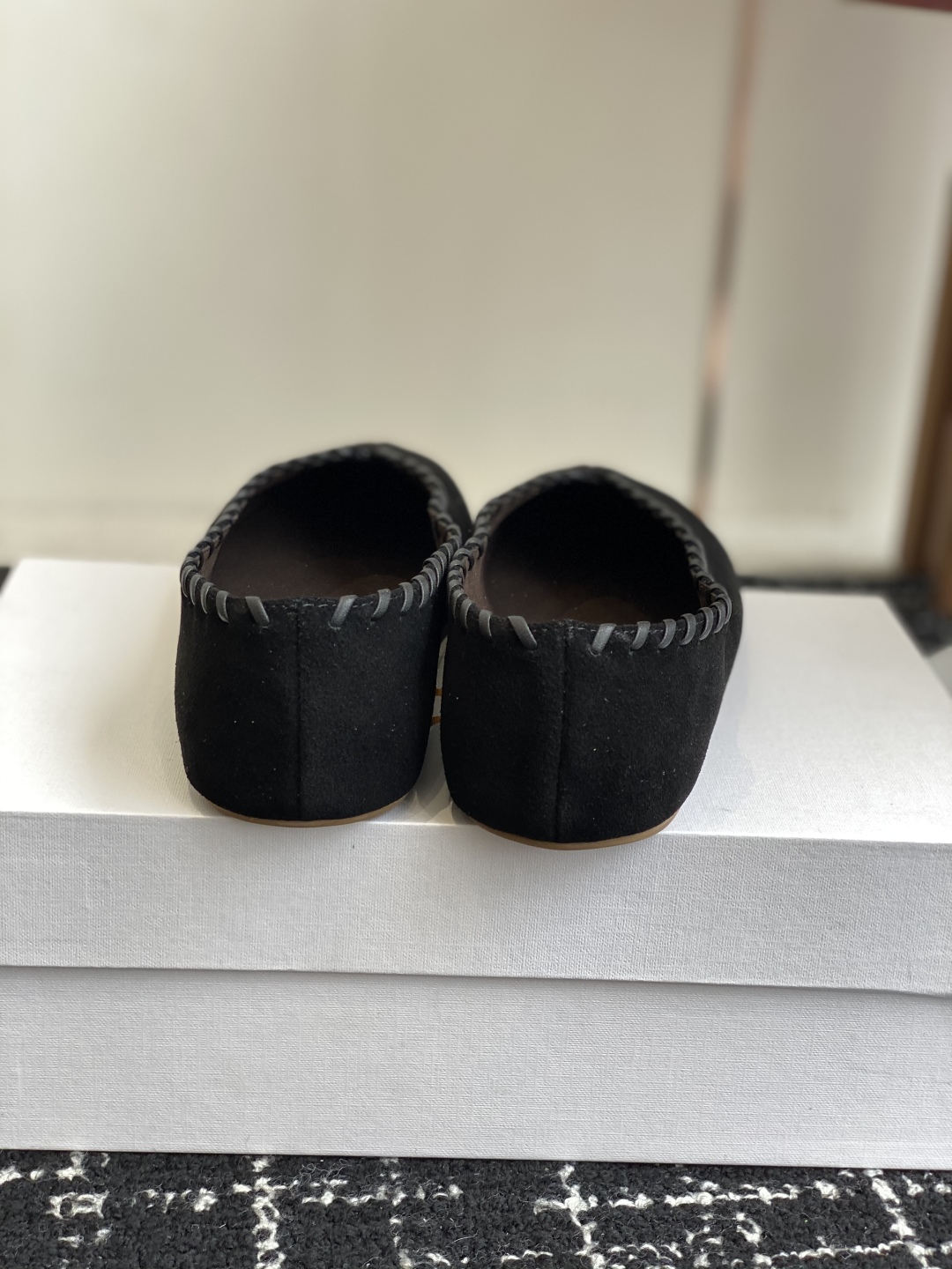代购级therow 2025 秋冬新品极简圆头 芭蕾舞 单鞋The Row新一季的设计延续极简主义新款 