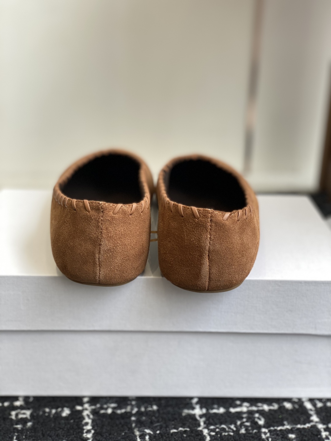 代购级therow 2025 秋冬新品极简圆头 芭蕾舞 单鞋The Row新一季的设计延续极简主义新款 