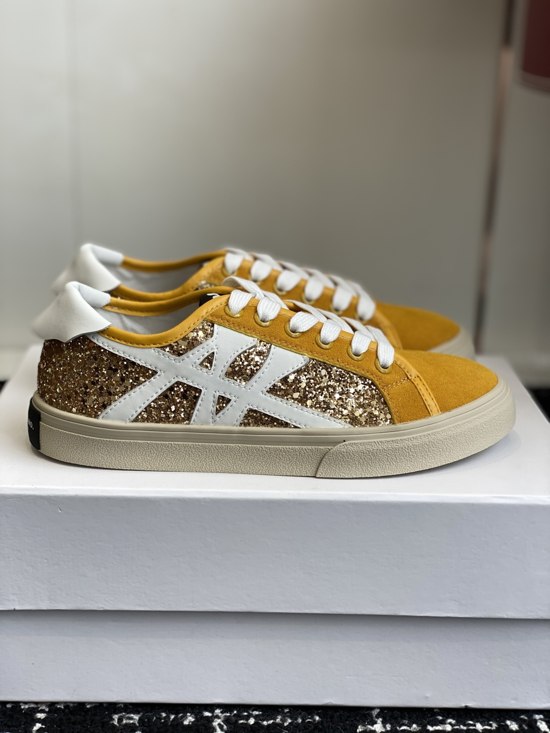 代购级ARTICLE NO 25ss 新款滑板鞋 鞋休闲鞋。搭配拖地裤、阔腿裤的一定入休闲鞋哦，可以轻松