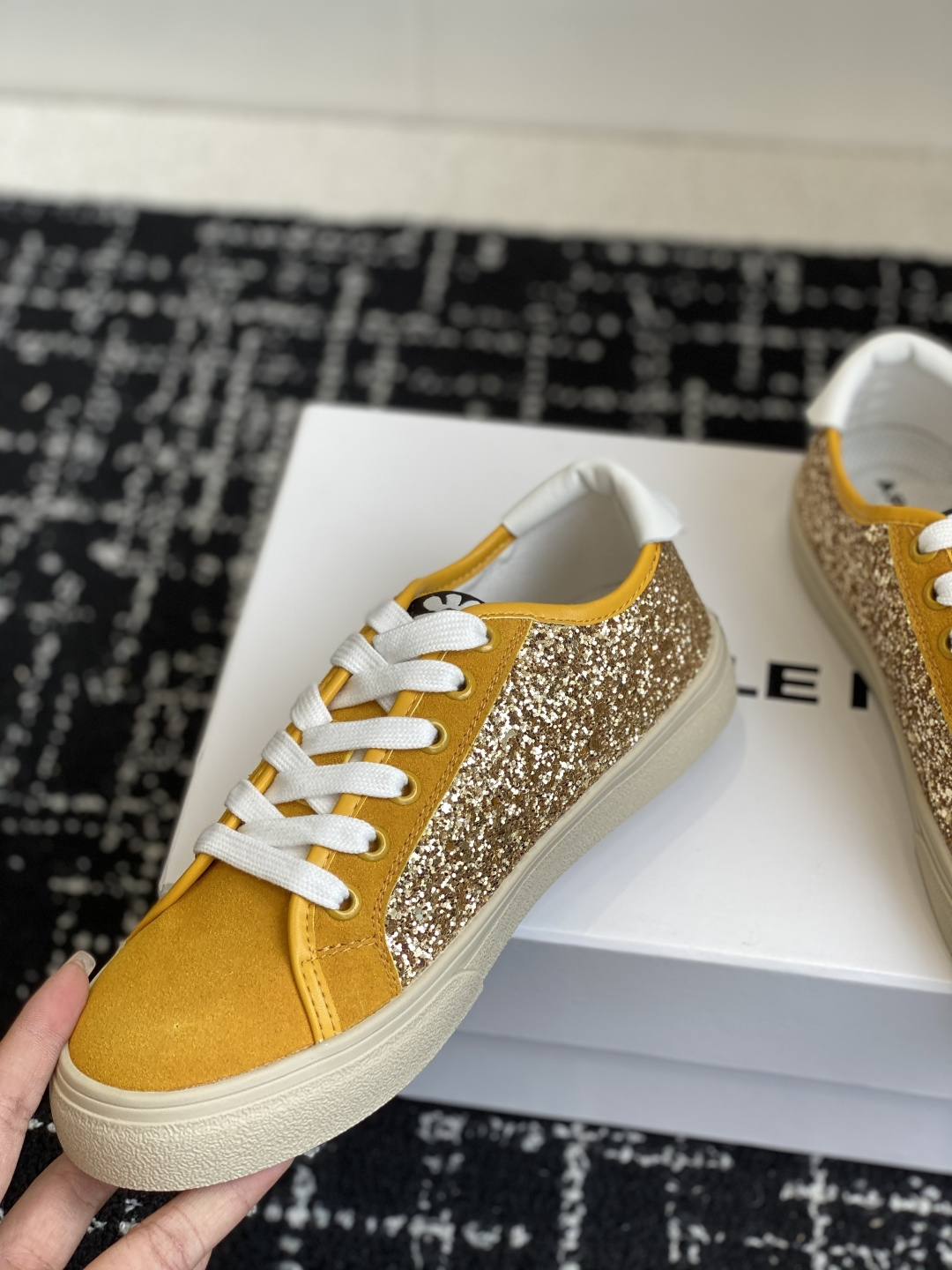 代购级ARTICLE NO 25ss 新款滑板鞋 鞋休闲鞋。搭配拖地裤、阔腿裤的一定入休闲鞋哦，可以轻松