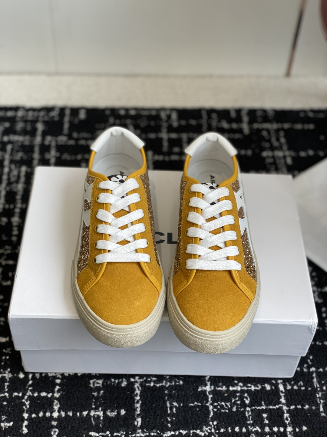 代购级ARTICLE NO 25ss 新款滑板鞋 鞋休闲鞋。搭配拖地裤、阔腿裤的一定入休闲鞋哦，可以轻松