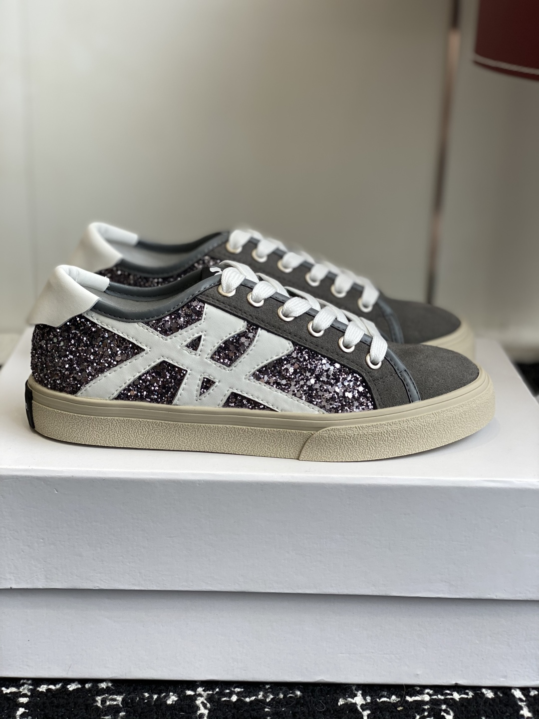 代购级ARTICLE NO 25ss 新款滑板鞋 鞋休闲鞋。搭配拖地裤、阔腿裤的一定入休闲鞋哦，可以轻松