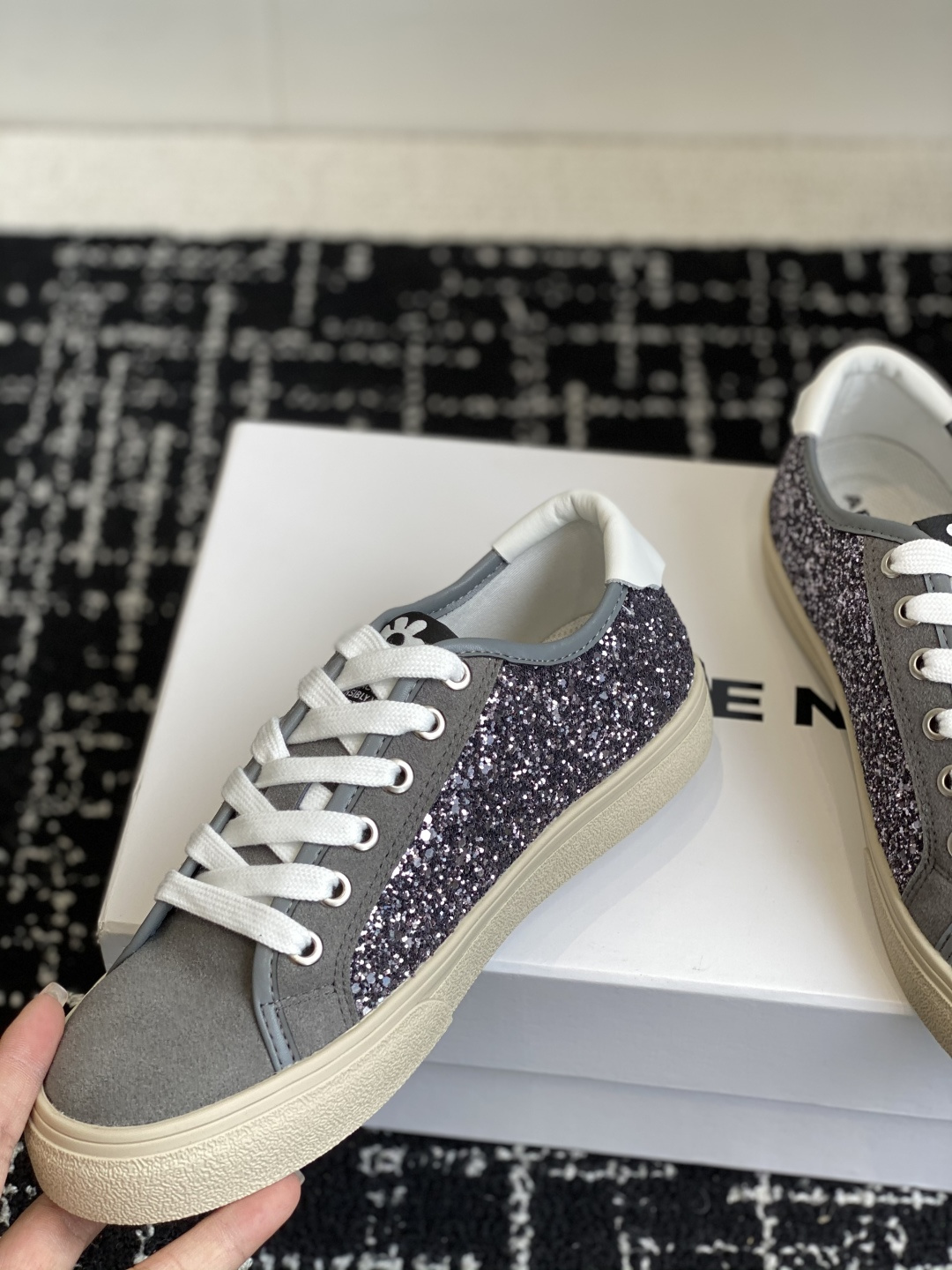 代购级ARTICLE NO 25ss 新款滑板鞋 鞋休闲鞋。搭配拖地裤、阔腿裤的一定入休闲鞋哦，可以轻松