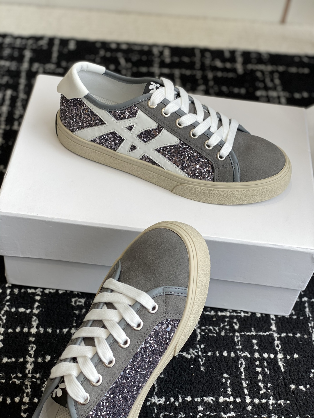 代购级ARTICLE NO 25ss 新款滑板鞋 鞋休闲鞋。搭配拖地裤、阔腿裤的一定入休闲鞋哦，可以轻松