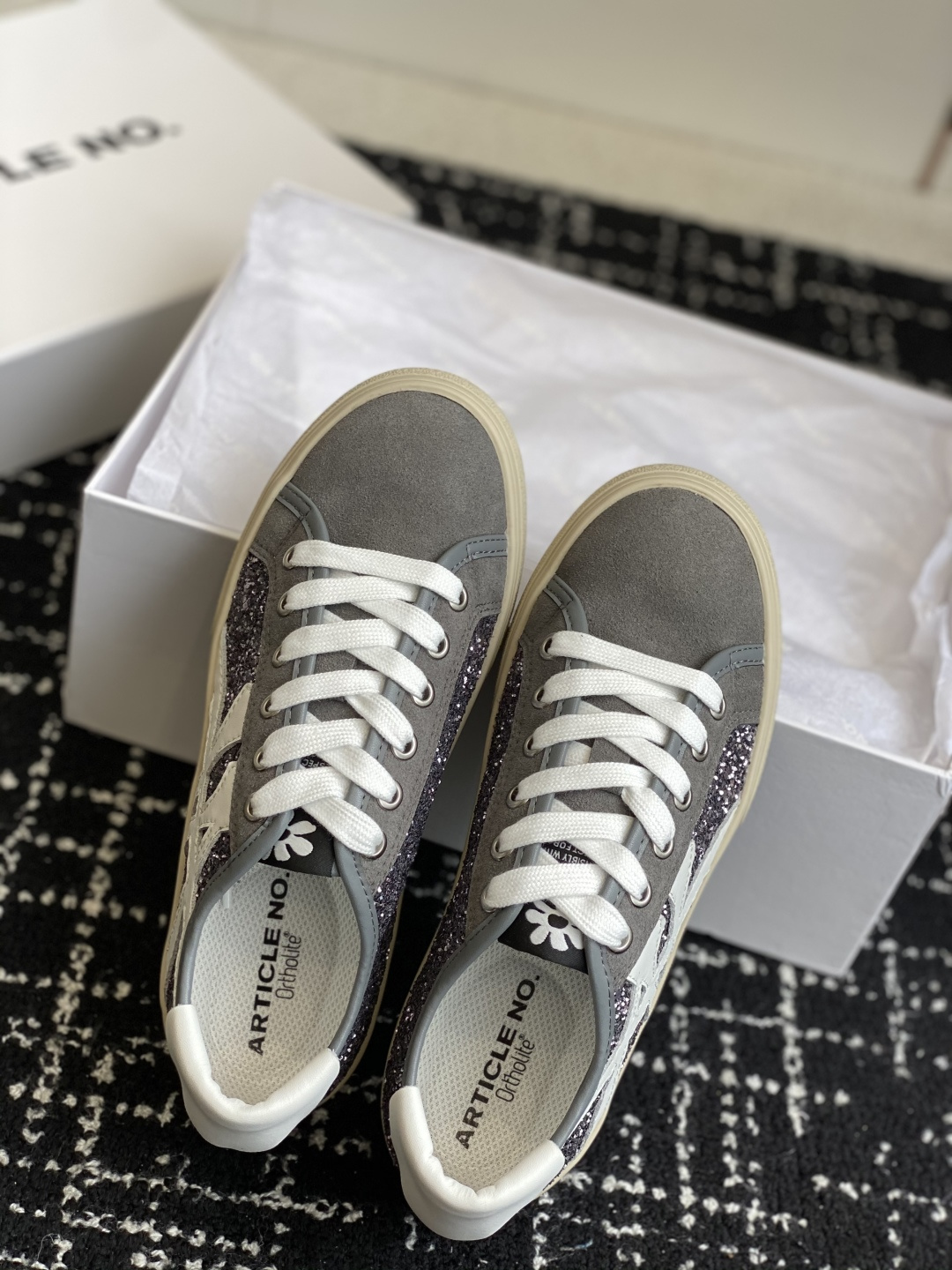 代购级ARTICLE NO 25ss 新款滑板鞋 鞋休闲鞋。搭配拖地裤、阔腿裤的一定入休闲鞋哦，可以轻松