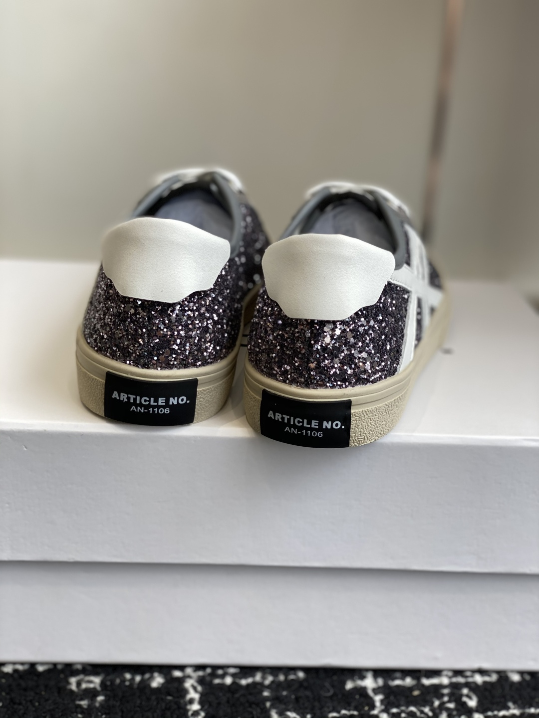 代购级ARTICLE NO 25ss 新款滑板鞋 鞋休闲鞋。搭配拖地裤、阔腿裤的一定入休闲鞋哦，可以轻松