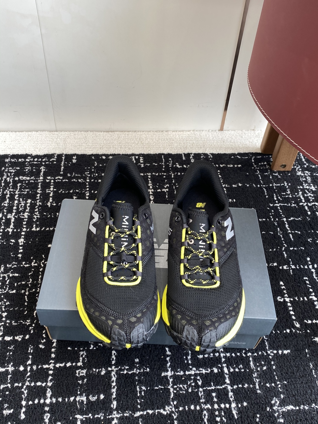 NO:544200,Purchasing grade NB New Balance MT10O' Dusk Rain' series low-top thin-sole hiking and casual outdoor camping sports jogging shoes 'Dunny Purple' MT10OAD Size 36 37 37.5 38 38.5 39.5 40 40.5 41.5 42 42.5 43 44 45 New Balance has recently ushered in the first sneaker design designed by (Issey Miyake) Issey Miyake - under the creative rendering of designer Satoshi Kondo, it seems that another wave of flat shoes will be set off. Surrounded by Issey Miyake's 2026 spring and summer transparent suit and gradient color matching, this pair of New Balance MT10  It looks very eye-catching, not just because of the big 'N' logo on the side. First of all, this pair of shoes is very 'flat'. The design is inspired by the Minimus running shoes launched by New Balance in 2010. The Minimus series aims to make the shoes as close to the concept of barefoot as possible. As a classic model of the New Balance trail running series, the MT10 adopts a particularly compressed setting, and combines typical elements of Issey Miyake and the iconic color scheme to echo the theme of the brand's spring and summer series, full of sensual style and light foot feeling. The New Balance MT10 from Issey Miyake retains the semi-flat shape of Minimus sneakers and raises the fashionable charm contained in the shoes to a higher level, combining low-key colors such as white, black and blue and green, and also  Miyake’s seasonal collection complements each other. The MT10 upper is made of breathable mesh and high-quality leather, designed to provide a comfortable and breathable wrapping experience for both feet. As for the sole, it is equipped with as few pads as possible to show a solid grounding feel, and nonetheless, the sneakers still retain plenty of grip, thanks to the molded Vibram rubber at the bottom., casual shoes/sports shoes, isseymiyake, new balance, flats, sneakers19860909代购级 NB新百伦New Balance MT10O”Dusk Rain“系列低帮薄底徒步休闲户外露营运动慢跑鞋“黄昏紫”MT10OAD 尺码36 37 37.5 38 38.5 39.5 40 40.5 41.5 42 42.5 43 44 45 New Balance 最近迎来首款由(三宅一生) Issey Miyake 设计的球鞋作品——在设计师 Satoshi Kondo 的创意渲染下,似乎会掀起又一波平底鞋热潮.被 Issey Miyake 2026春夏季的透明套装和渐变色搭配所包围,这双 New Balance MT10 显得非常吸睛,不仅仅因为侧面的大 “N” 标志.首先,这双鞋非常“平”,其设计受 New Balance 于 2010 年推出的 Minimus 跑鞋启发,Minimus 系列旨在让鞋履穿起来尽可能接近赤脚概念.MT10 作为 New Balance 越野跑系列的经典款,此番采取特别压缩的设定,同时融合 Issey Miyake 的典型元素以及标志性配色,与品牌 春夏系列的主题相呼应,满载感性风情与轻盈脚感.来自 Issey Miyake 的 New Balance MT10 保留了 Minimus 运动鞋的半扁形状,并将鞋履本身蕴含的时尚魅力再提升一个层级,结合白、黑和蓝绿等低调配色,亦与 Miyake 的季节系列相得益彰.MT10 鞋面采用透气网布和优质皮革制成,旨在为双脚提供舒适透气包裹体验.至于鞋底,搭载尽可能少的衬垫,以彰显实在的接地感,尽管如此,这双球鞋依然保有充足抓地力,这应归功于底部的模压 Vibram 橡胶.,休闲鞋/运动鞋,isseymiyake,new balance,flats,sneakers,Women's Shoes