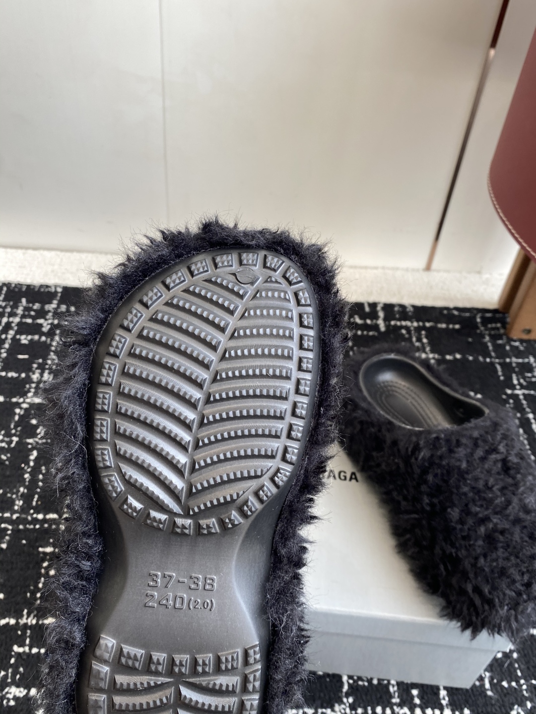 代购级Balenciaga 巴黎世家25ss 秋冬新款 厚底羊毛拖鞋 鞋情侣款懒人鞋 极致轻量化！众多国