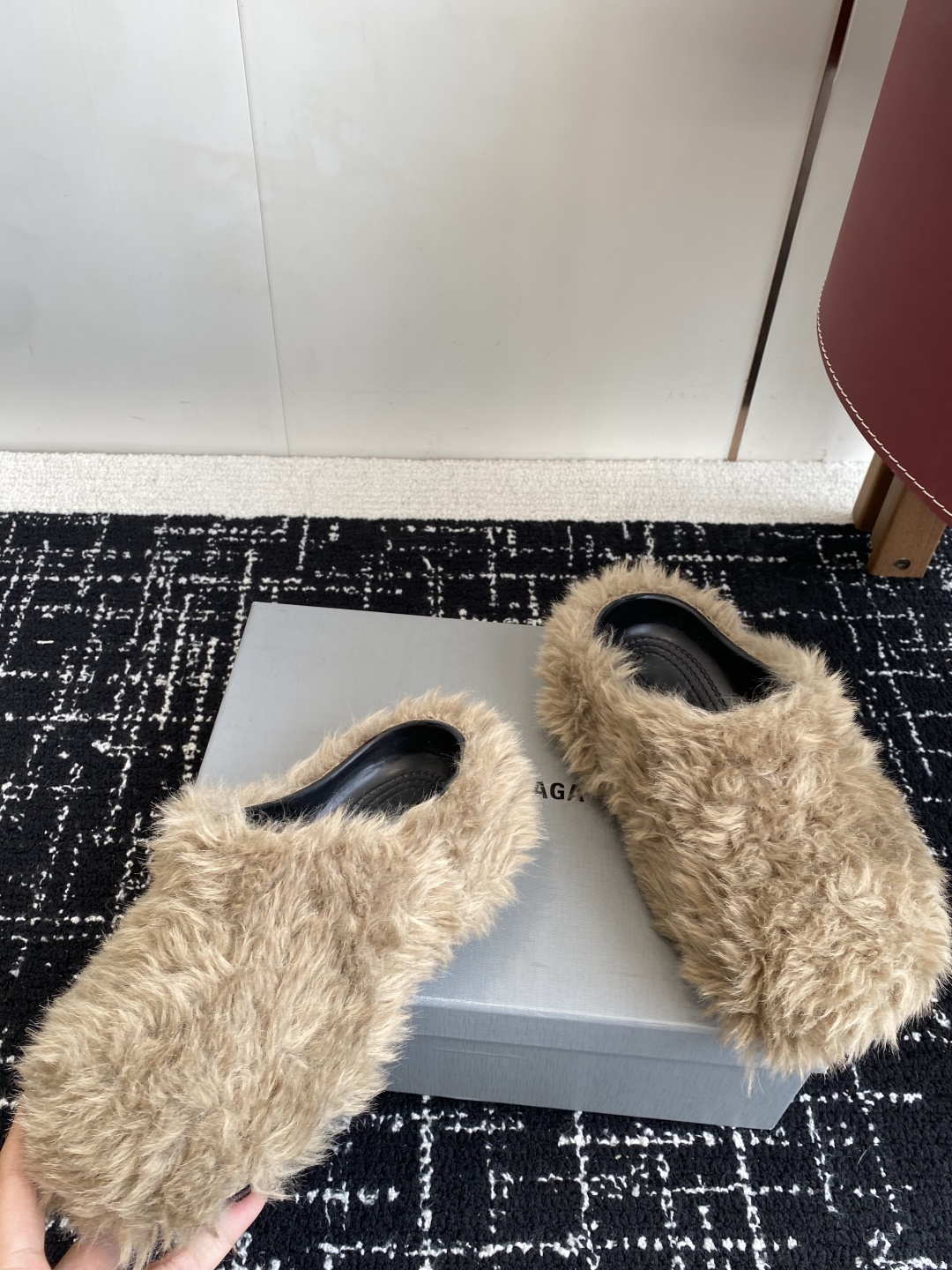 代购级Balenciaga 巴黎世家25ss 秋冬新款 厚底羊毛拖鞋 鞋情侣款懒人鞋 极致轻量化！众多国