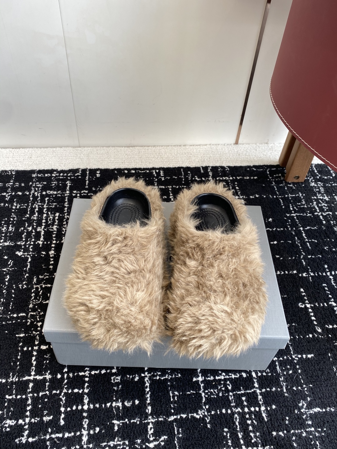 代购级Balenciaga 巴黎世家25ss 秋冬新款 厚底羊毛拖鞋 鞋情侣款懒人鞋 极致轻量化！众多国