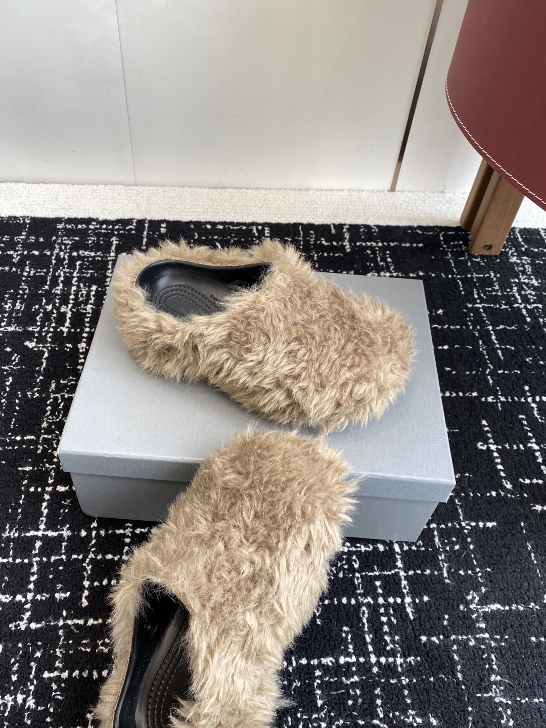 代购级Balenciaga 巴黎世家25ss 秋冬新款 厚底羊毛拖鞋 鞋情侣款懒人鞋 极致轻量化！众多国