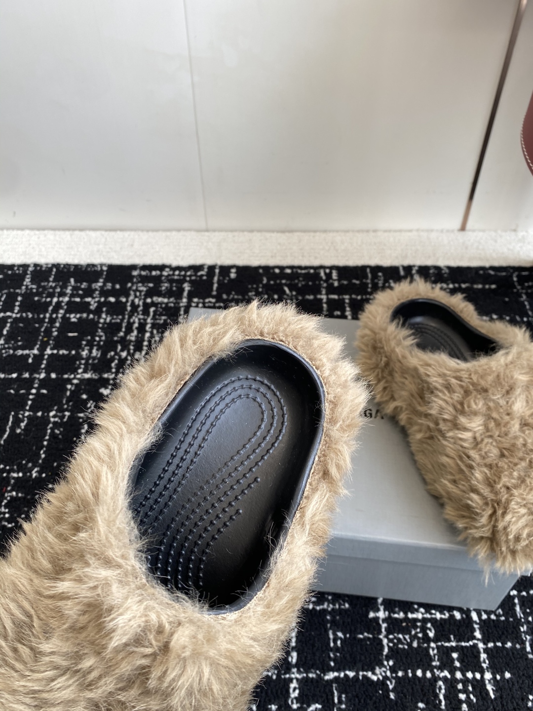 代购级Balenciaga 巴黎世家25ss 秋冬新款 厚底羊毛拖鞋 鞋情侣款懒人鞋 极致轻量化！众多国