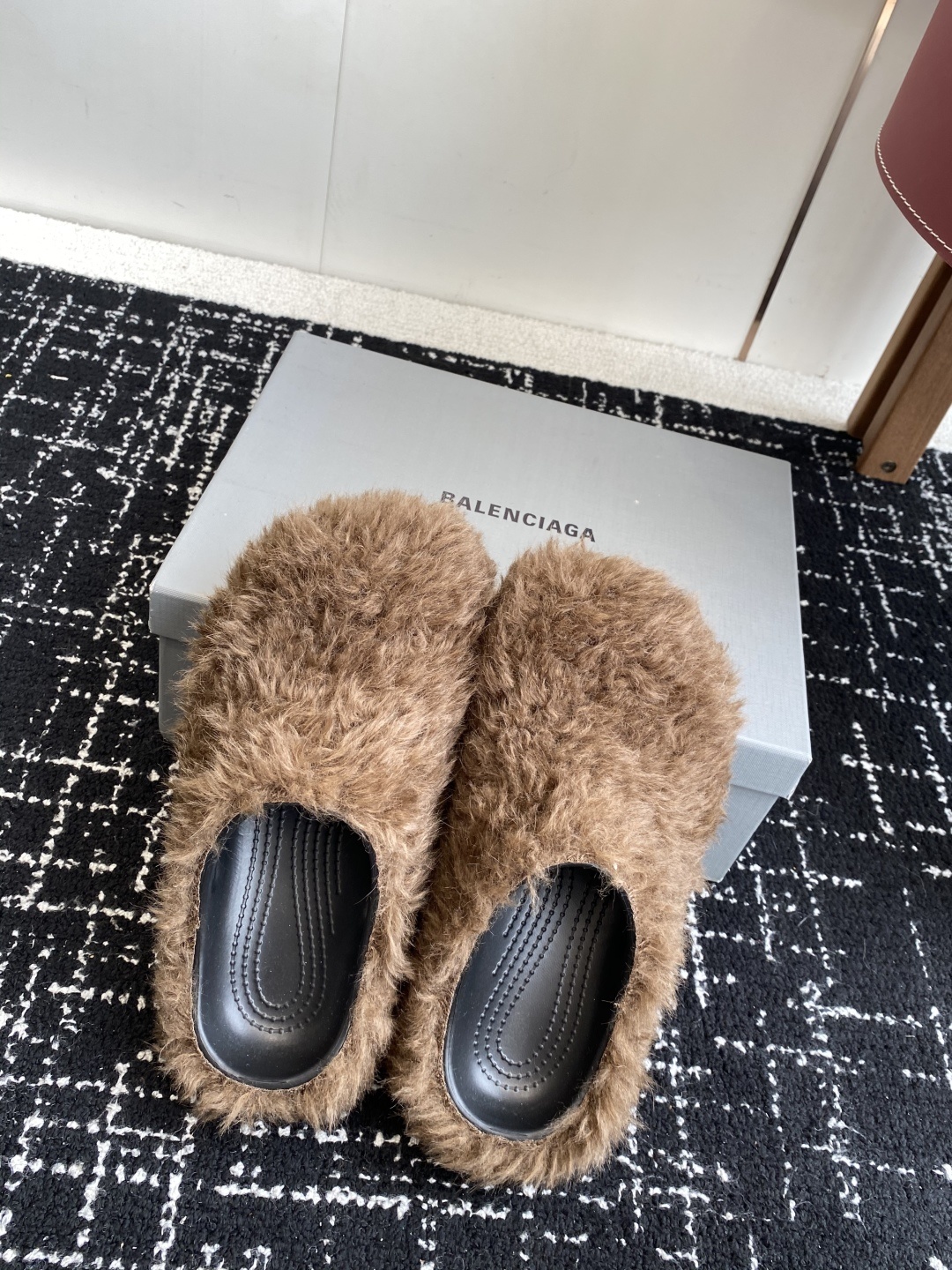代购级Balenciaga 巴黎世家25ss 秋冬新款 厚底羊毛拖鞋 鞋情侣款懒人鞋 极致轻量化!众多国