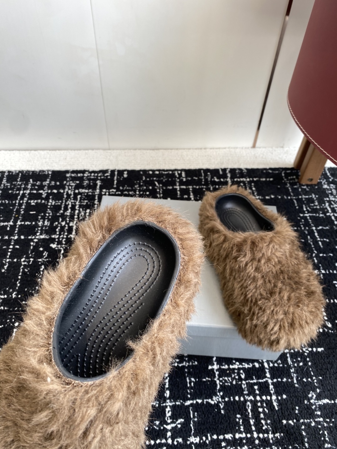 代购级Balenciaga 巴黎世家25ss 秋冬新款 厚底羊毛拖鞋 鞋情侣款懒人鞋 极致轻量化!众多国