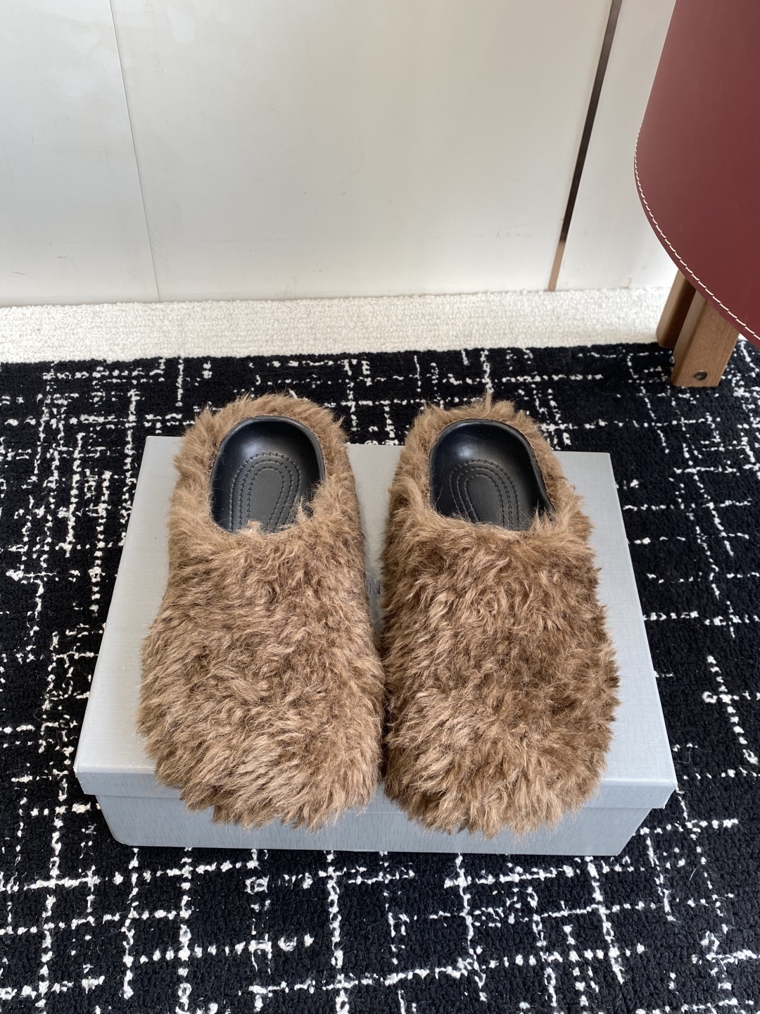 代购级Balenciaga 巴黎世家25ss 秋冬新款 厚底羊毛拖鞋 鞋情侣款懒人鞋 极致轻量化!众多国