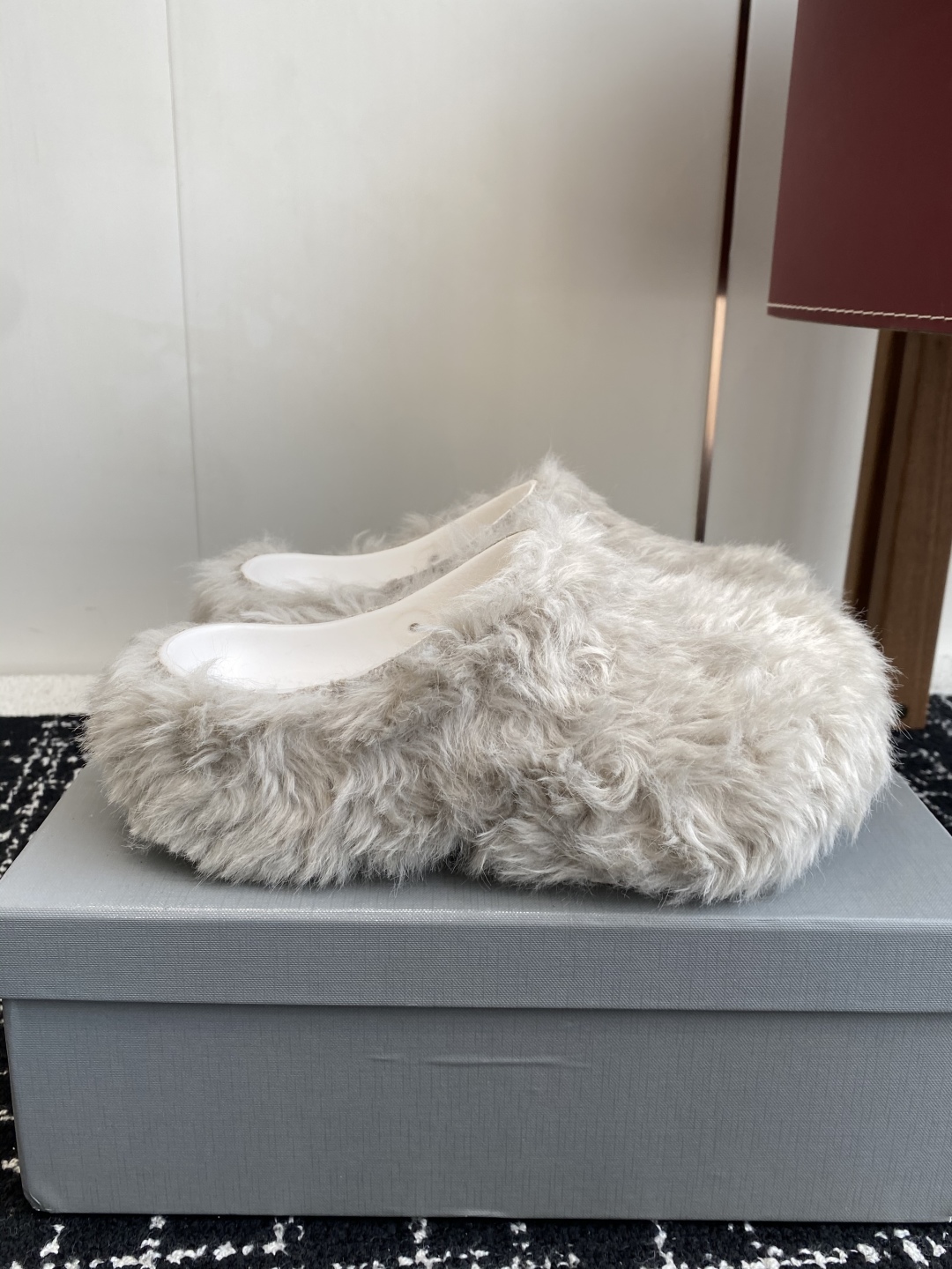 代购级Balenciaga 巴黎世家25ss 秋冬新款 厚底羊毛拖鞋 鞋情侣款懒人鞋 极致轻量化！众多国