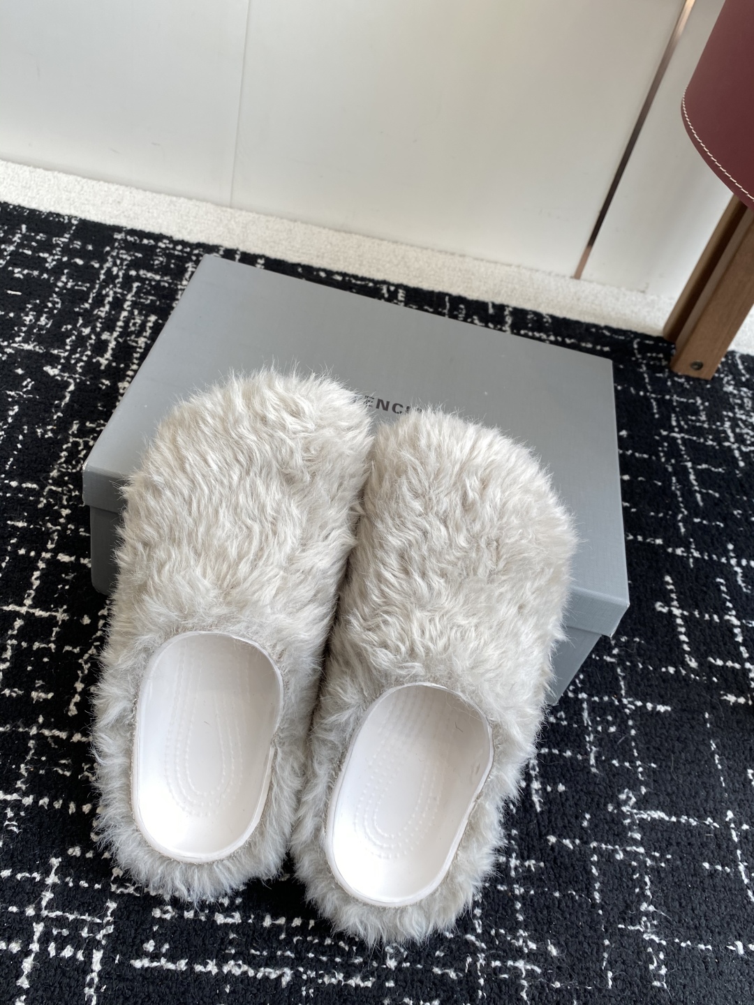 代购级Balenciaga 巴黎世家25ss 秋冬新款 厚底羊毛拖鞋 鞋情侣款懒人鞋 极致轻量化！众多国
