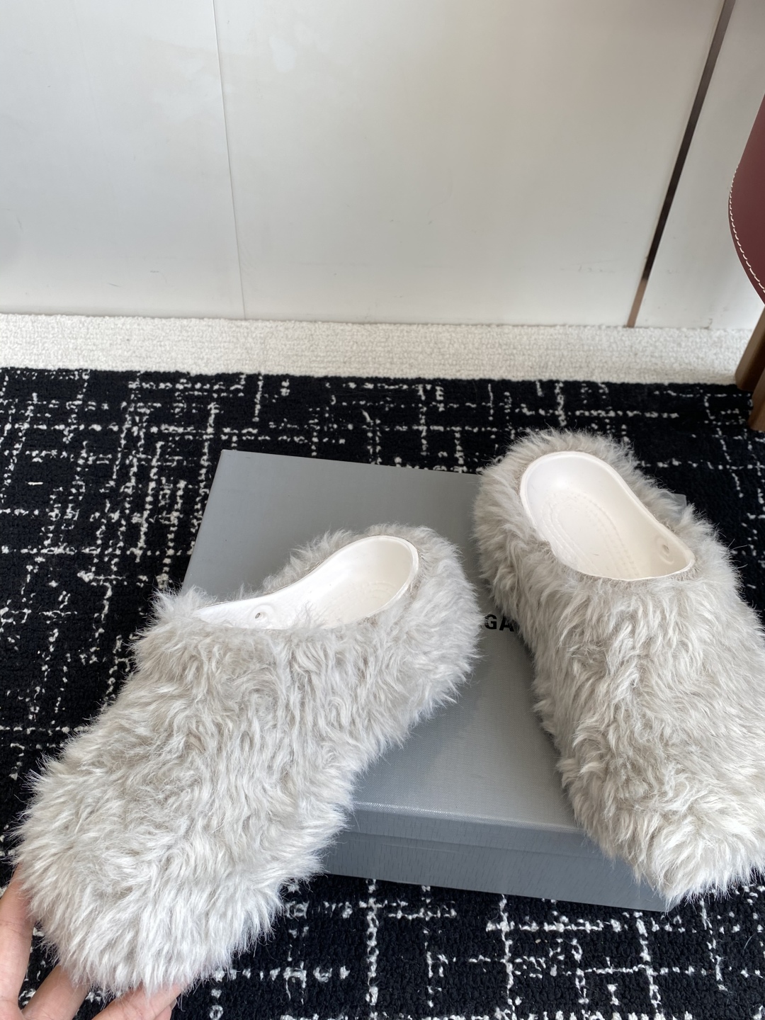 代购级Balenciaga 巴黎世家25ss 秋冬新款 厚底羊毛拖鞋 鞋情侣款懒人鞋 极致轻量化！众多国