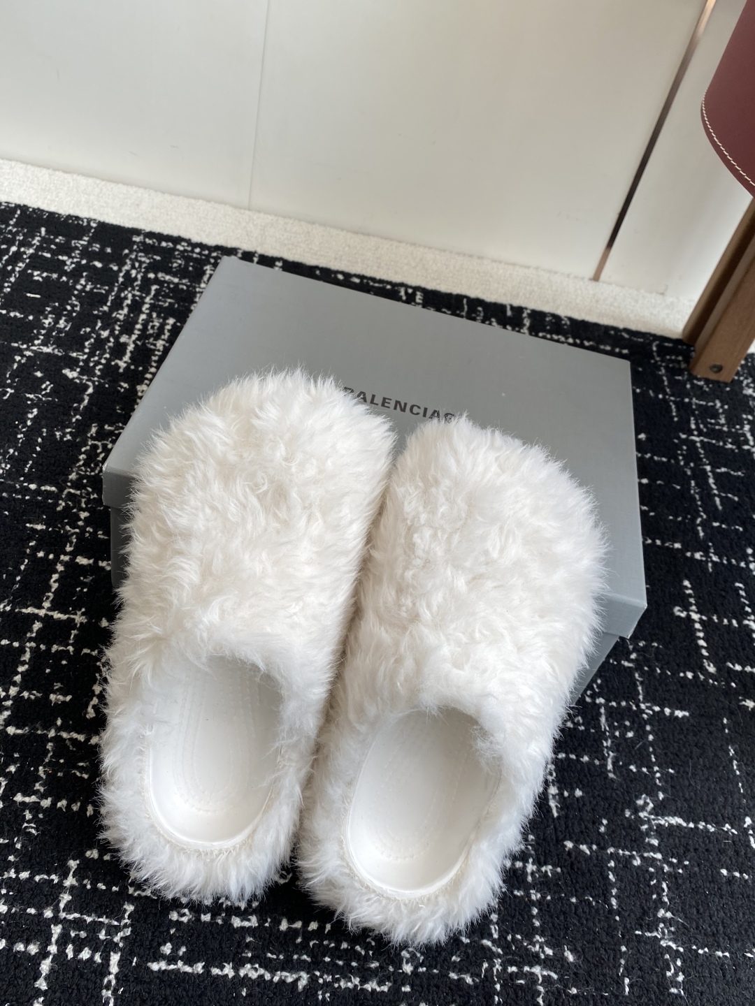 代购级Balenciaga 巴黎世家25ss 秋冬新款 厚底羊毛拖鞋 鞋情侣款懒人鞋 极致轻量化！众多国