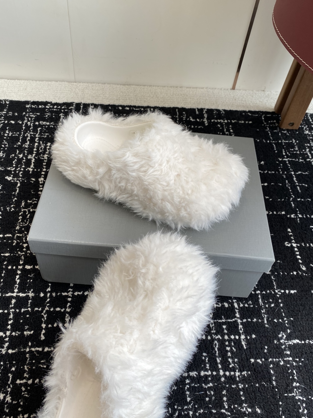 代购级Balenciaga 巴黎世家25ss 秋冬新款 厚底羊毛拖鞋 鞋情侣款懒人鞋 极致轻量化！众多国