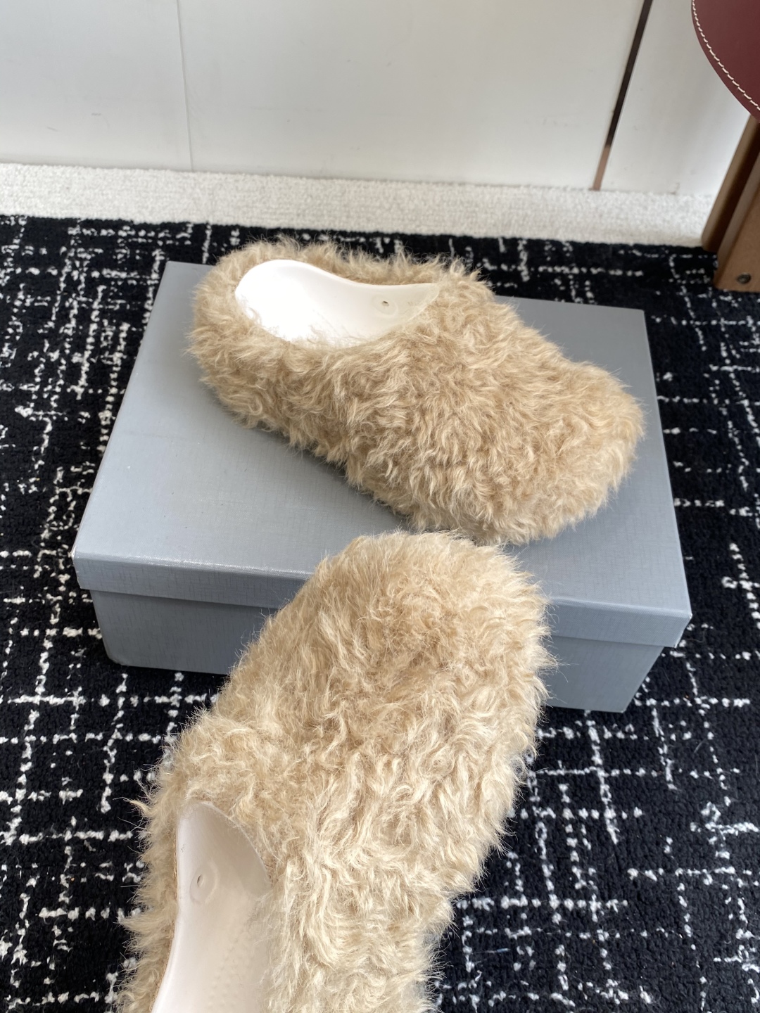 代购级Balenciaga 巴黎世家25ss 秋冬新款 厚底羊毛拖鞋 鞋情侣款懒人鞋 极致轻量化！众多国