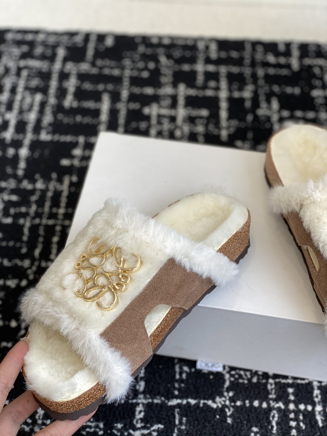 代购级Loewe x Birkenstock 罗意威x勃肯鞋毛毛 博肯皮革绒面双扣时尚休闲平底鞋 牛皮绒