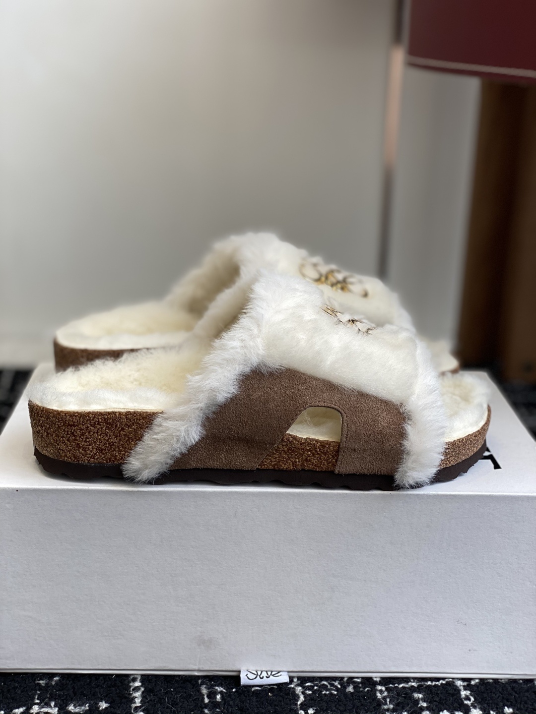 代购级Loewe x Birkenstock 罗意威x勃肯鞋毛毛 博肯皮革绒面双扣时尚休闲平底鞋 牛皮绒