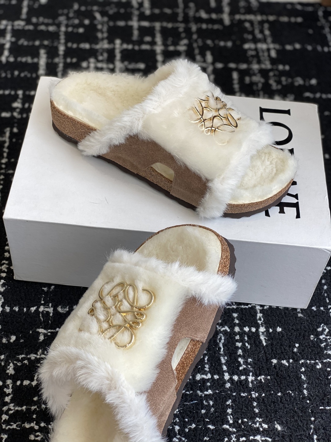 代购级Loewe x Birkenstock 罗意威x勃肯鞋毛毛 博肯皮革绒面双扣时尚休闲平底鞋 牛皮绒