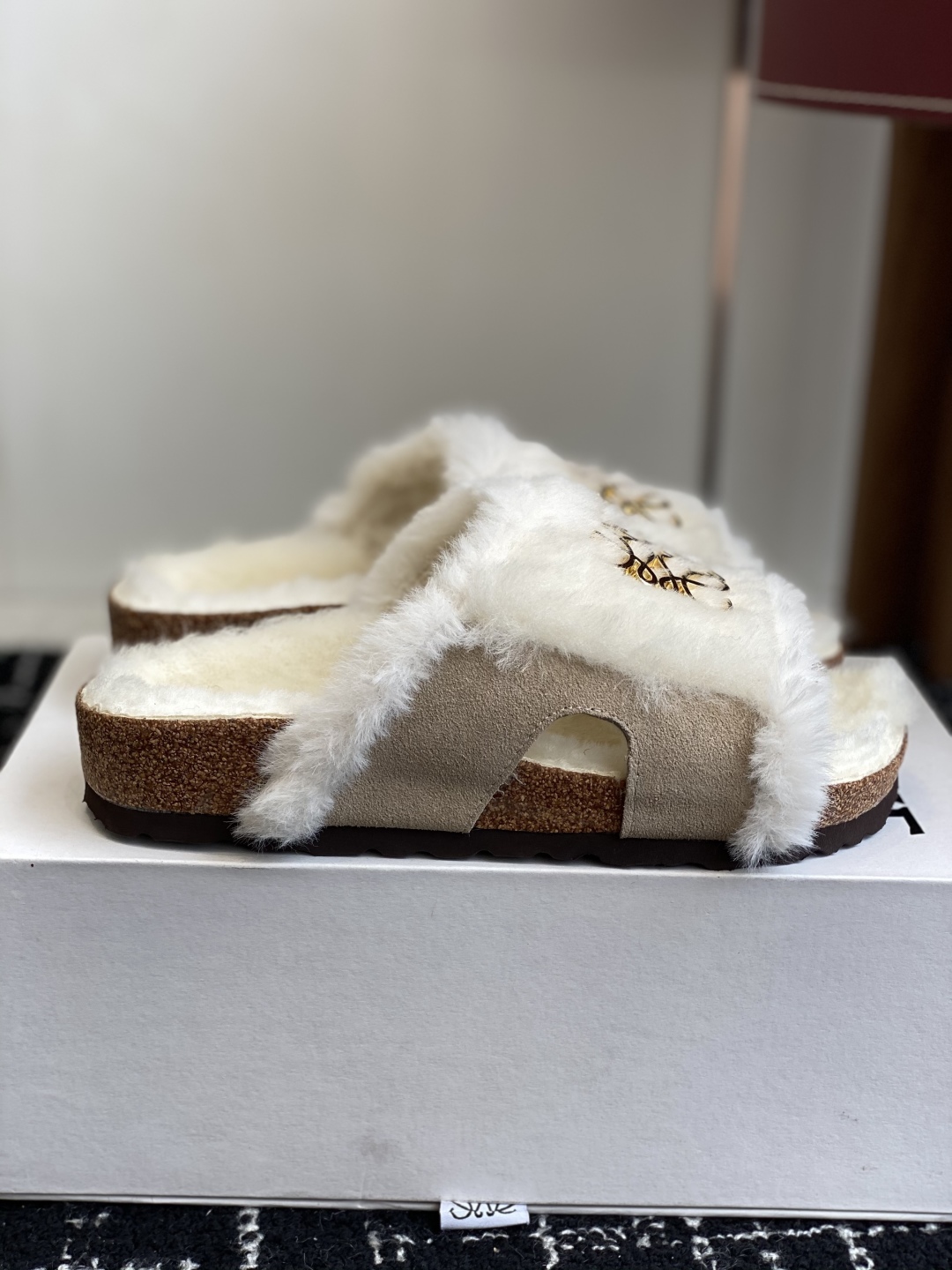 代购级Loewe x Birkenstock 罗意威x勃肯鞋毛毛 博肯皮革绒面双扣时尚休闲平底鞋 牛皮绒