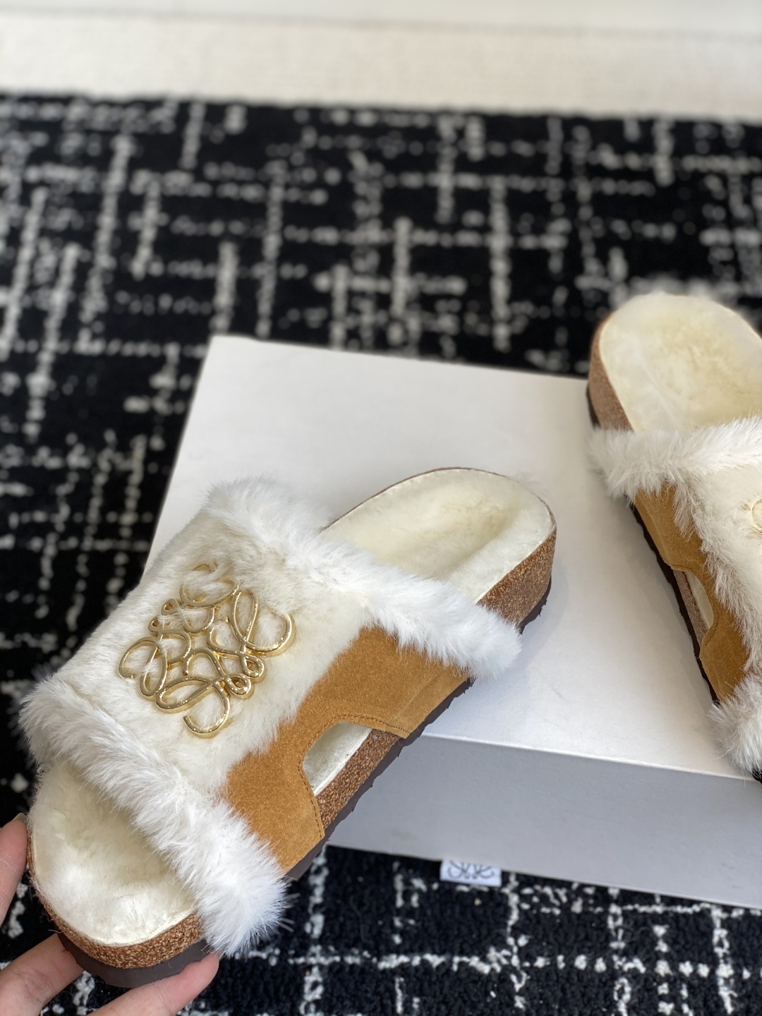 代购级Loewe x Birkenstock 罗意威x勃肯鞋毛毛 博肯皮革绒面双扣时尚休闲平底鞋 牛皮绒
