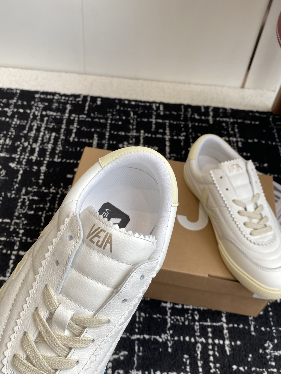 代购级VEJA-新款德训鞋 暴走鞋 舒适度不言而喻！ VEJA 法国小众品牌！韩国欧尼，欧巴太多明星穿了