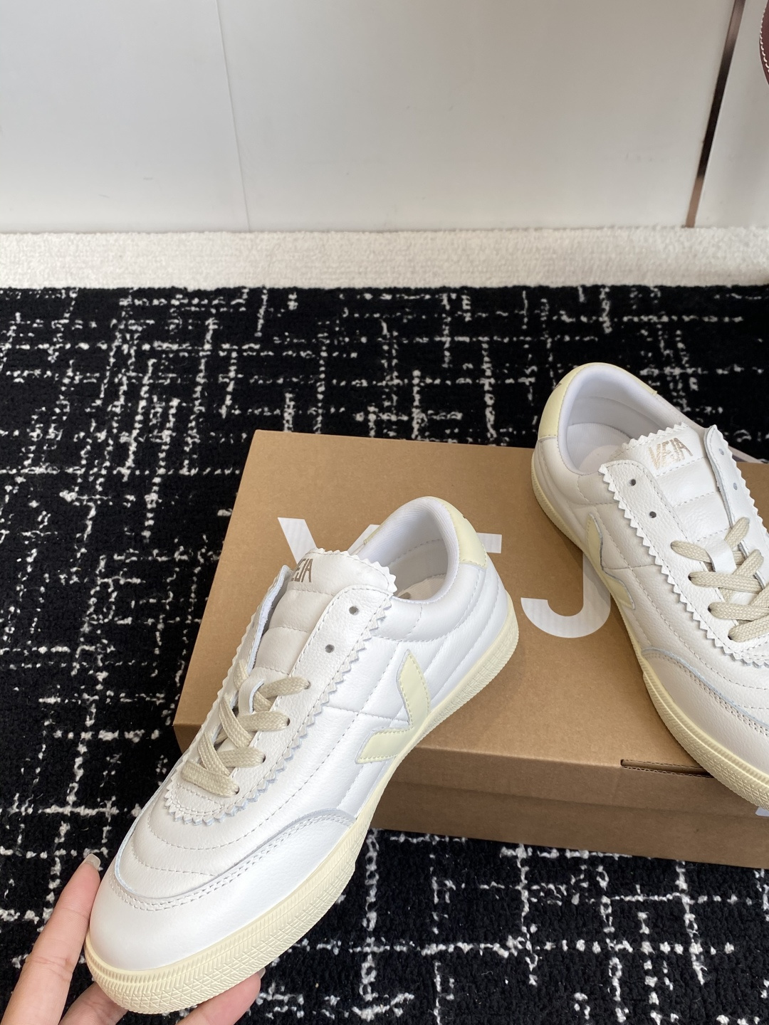 代购级VEJA-新款德训鞋 暴走鞋 舒适度不言而喻！ VEJA 法国小众品牌！韩国欧尼，欧巴太多明星穿了