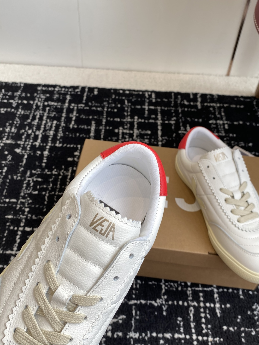 代购级VEJA-新款德训鞋 暴走鞋 舒适度不言而喻！ VEJA 法国小众品牌！韩国欧尼，欧巴太多明星穿了