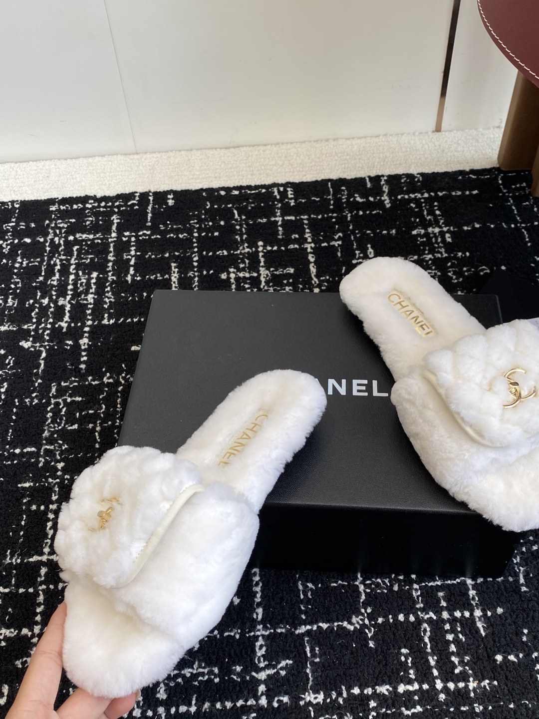 代购级Chanel 25ss 双C毛毛拖鞋！这款毛拖真的是真太可爱了～柔软蓬松的毛毛，舒服暖脚! 增高显