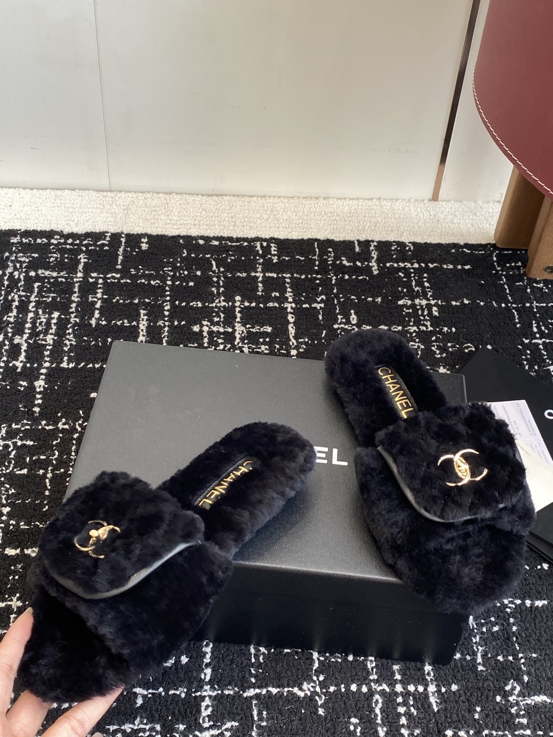 代购级Chanel 25ss 双C毛毛拖鞋！这款毛拖真的是真太可爱了～柔软蓬松的毛毛，舒服暖脚! 增高显