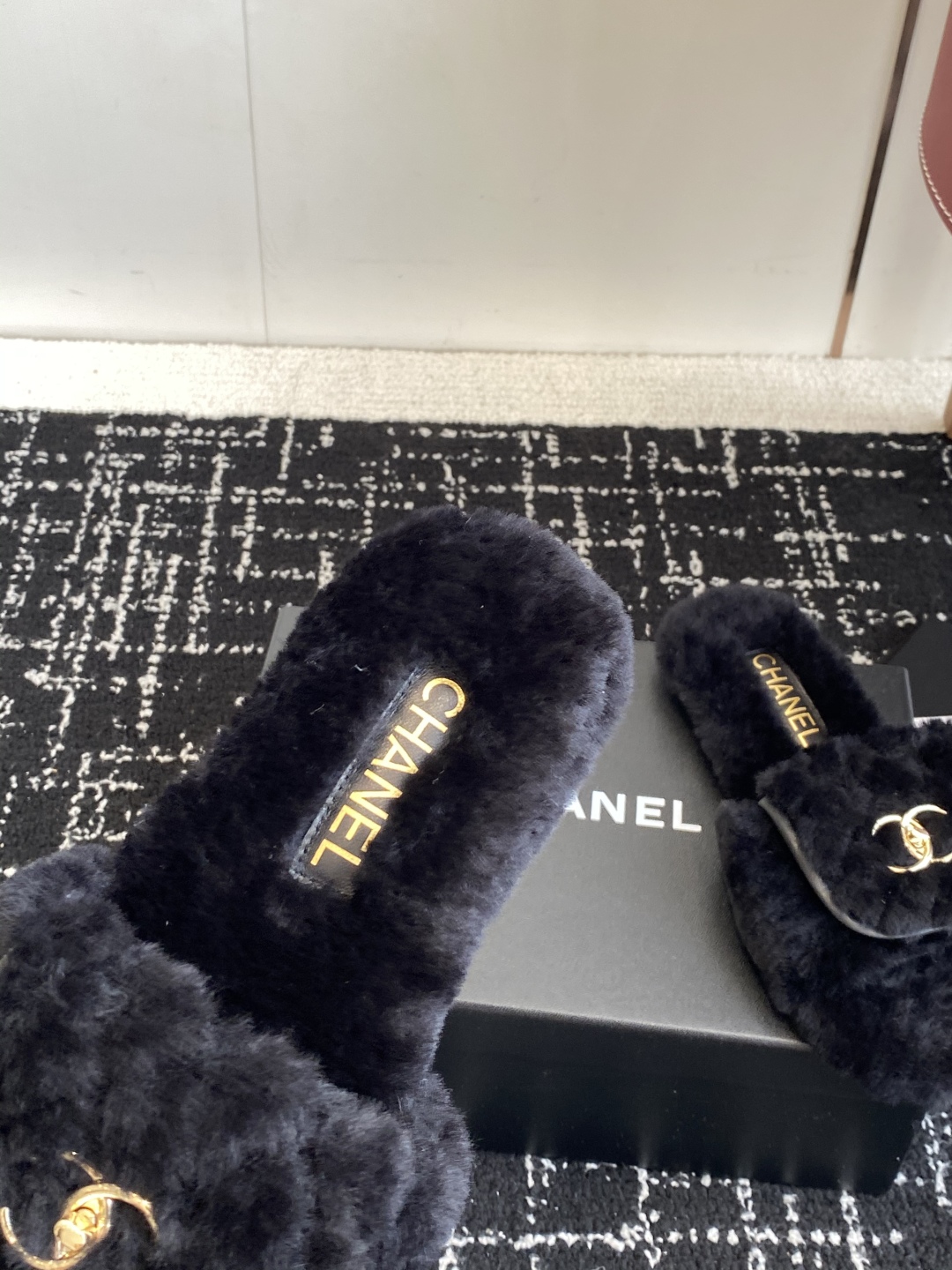 代购级Chanel 25ss 双C毛毛拖鞋！这款毛拖真的是真太可爱了～柔软蓬松的毛毛，舒服暖脚! 增高显